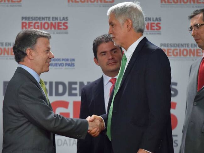 Santos y Peñalosa firman inversiones por $540.000 millones para 30 colegios nuevos