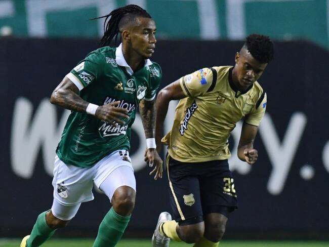 Aldair Gutiérrez del Deportivo Cali y Darwin Andrade de Águilas Doradas durnate el partido por la fecha 5 de la Liga Colombiana 2023-I / Foto: Dimayor