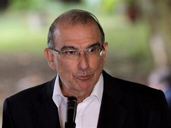 Humberto de la Calle dice "Ideas sí, balas no". Foto: Oficial