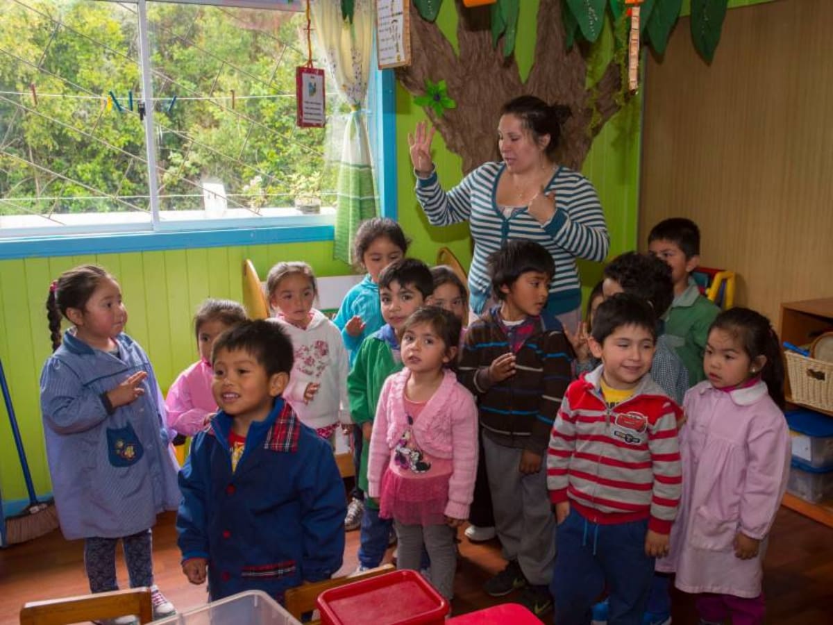 Debemos aprender de la educación por la paz colombiana: MinEducación Chile