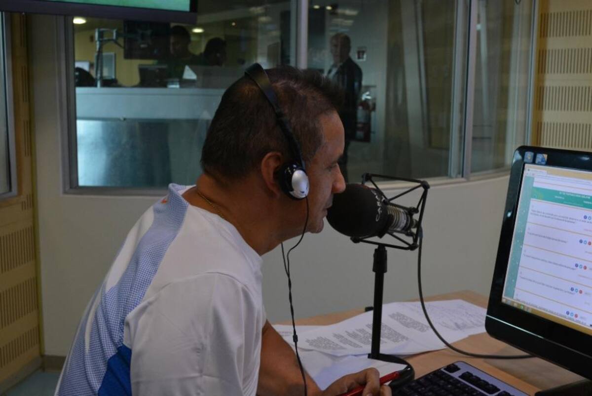 El ídolo de la radio se despide de La Luciérnaga pero continúa con sus comentarios deportivos en El Pulso del Fútbol. #GraciasPelaez