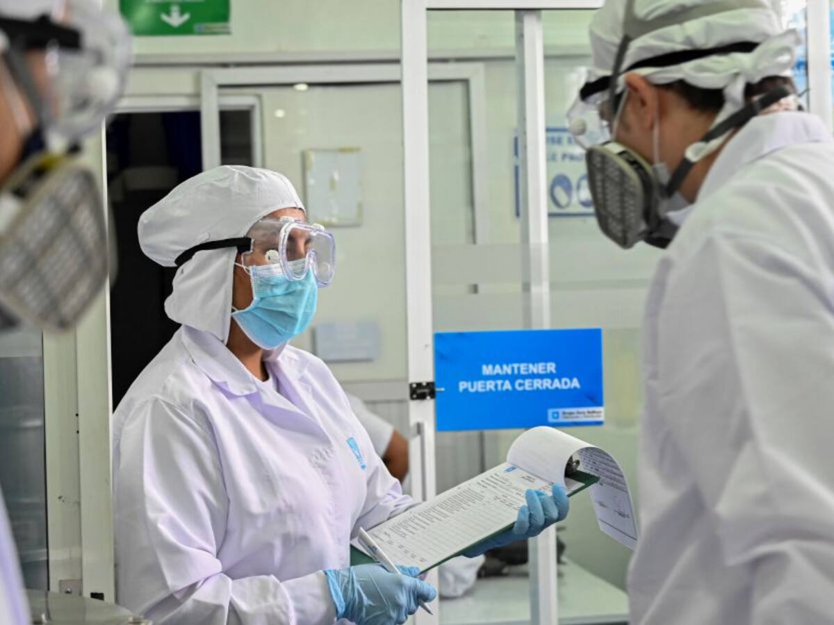 Cifras COVID-19 en Colombia: 15.537 casos nuevos y 330 fallecidos