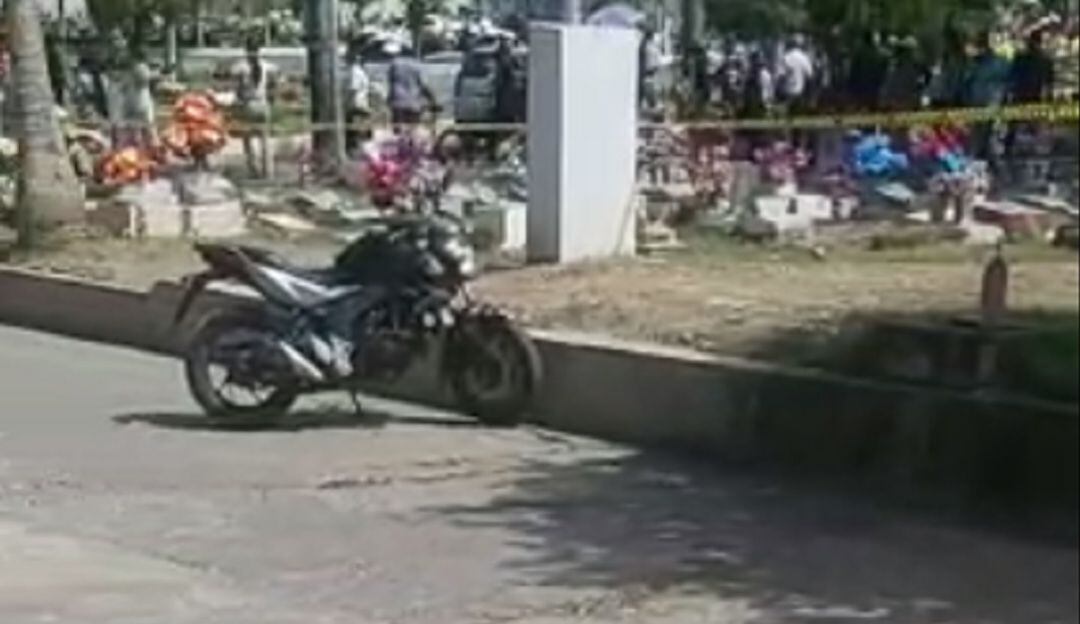 El hecho se registró en el cementerio Jardines de Cartagena cuando varias personas asistían a un sepelio