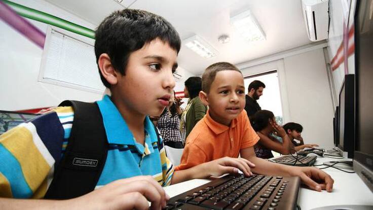 Menores de edad pueden usar internet bajo el cuidado de sus padres