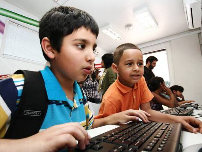 Menores de edad pueden usar internet bajo el cuidado de sus padres