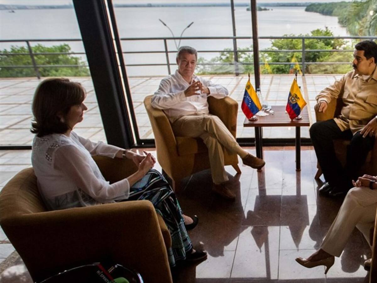 Colombia tendría estaciones de gasolina venezolanas en la frontera