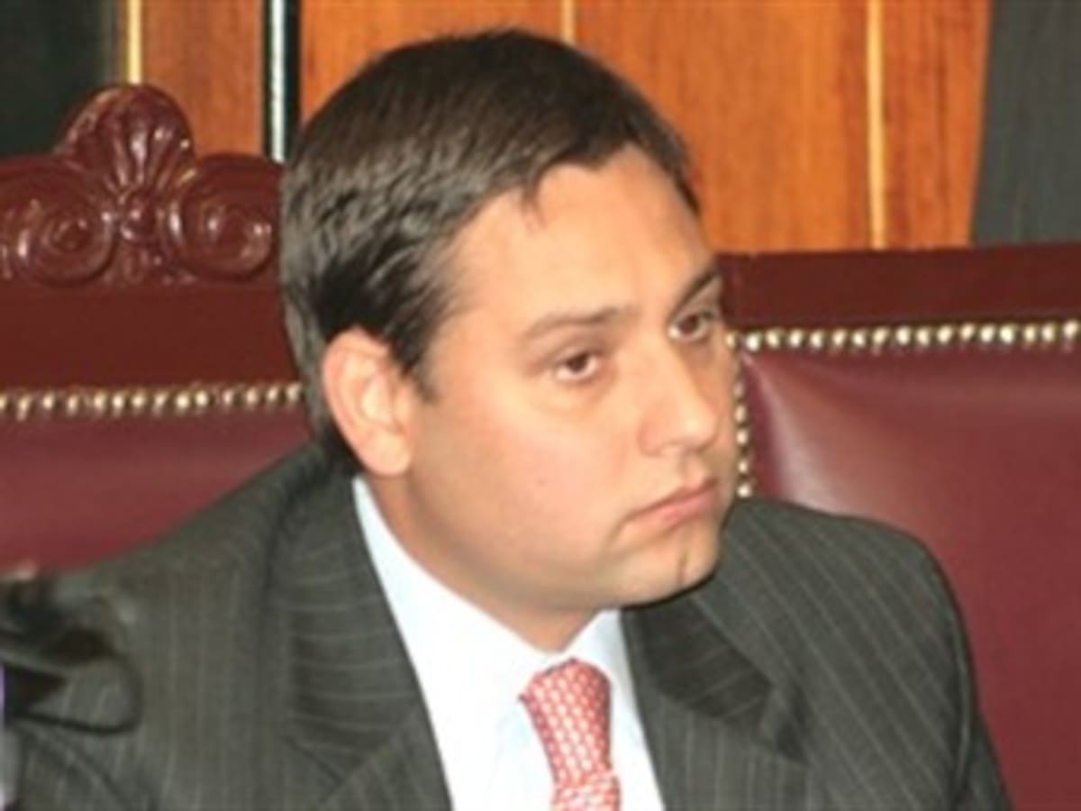 Piden investigar al senador Mauricio Lizcano