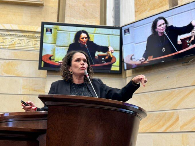 Ministra de Transporte ratifica el compromiso con Aerocafé.