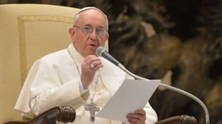 Papa Francisco muestra su cercanía a filipinos golpeados por tifón