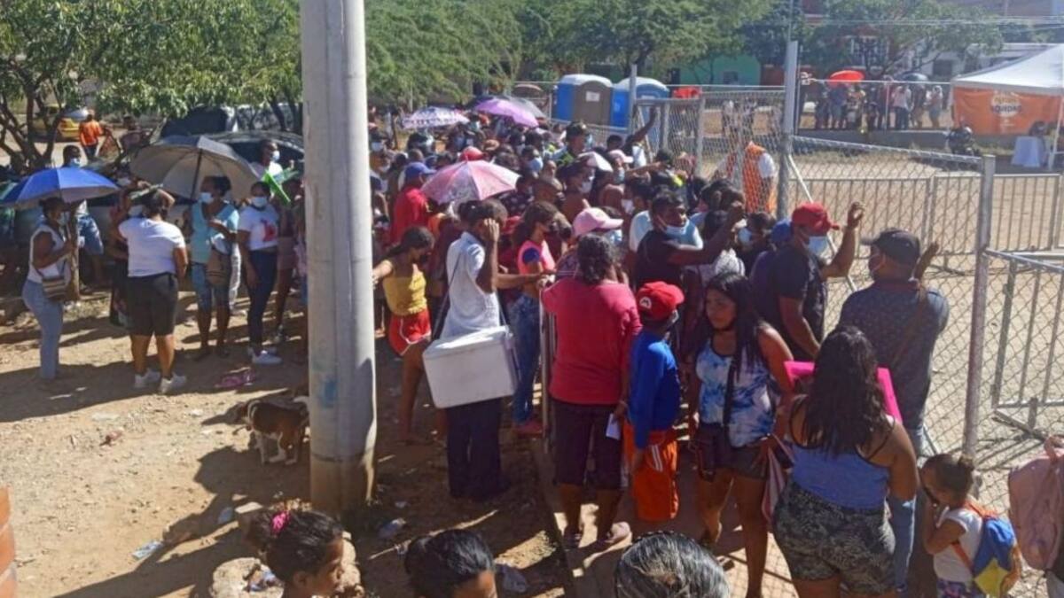 Desorden y mal manejo en las jornadas de vacunación en Taganga