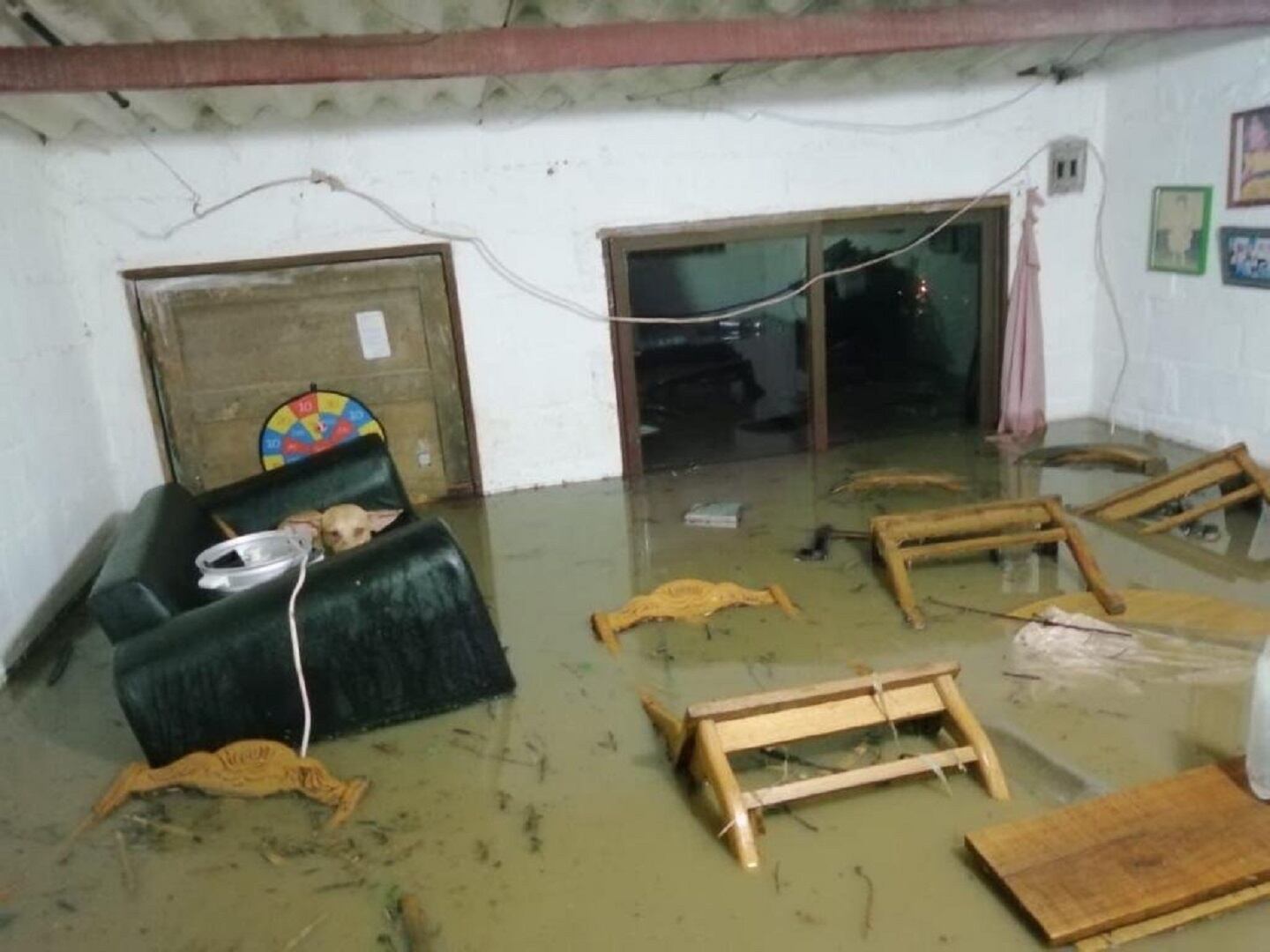 Casa inundada en el municipio