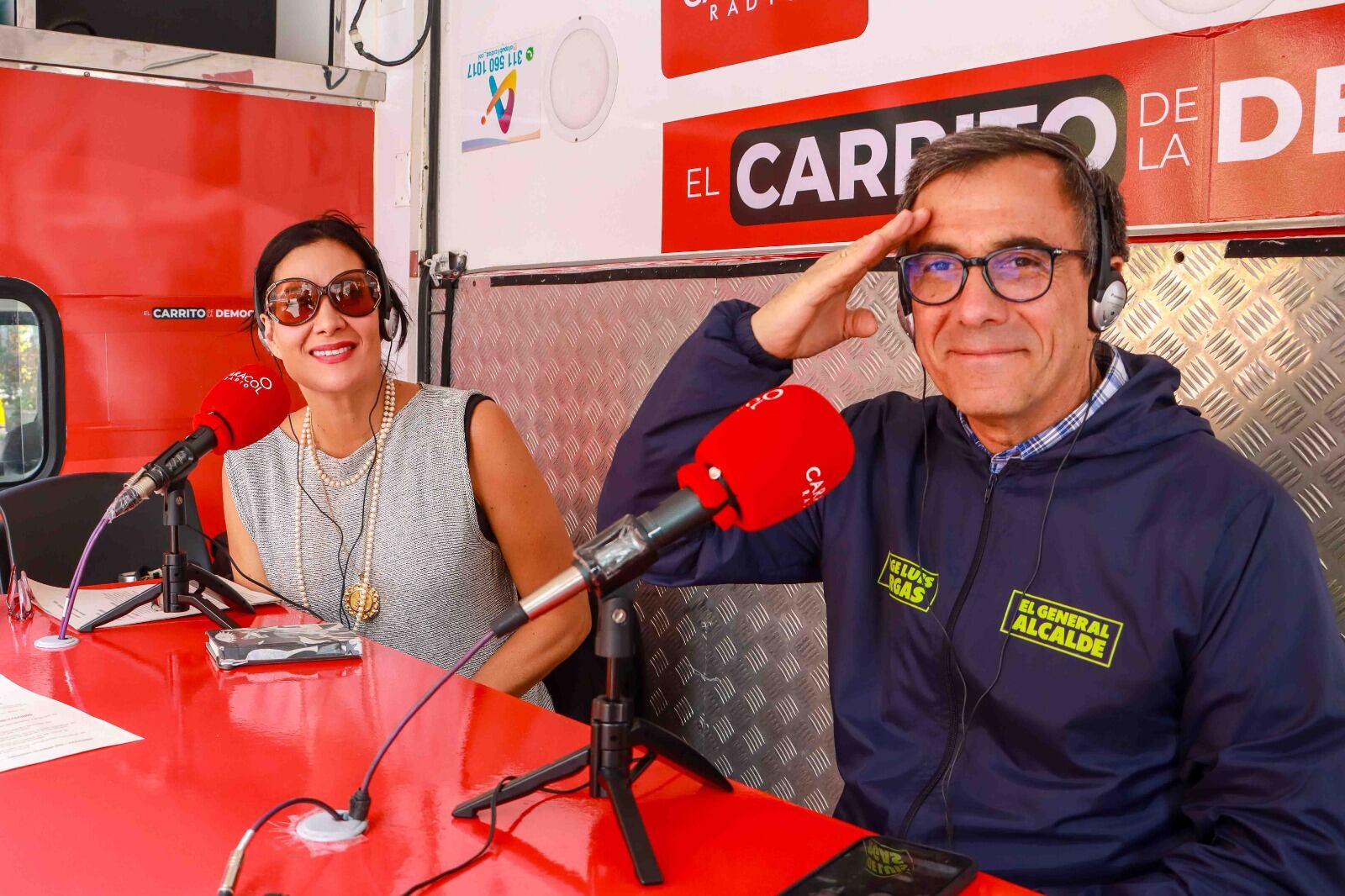 General Vargas en el carrito de la Democracia