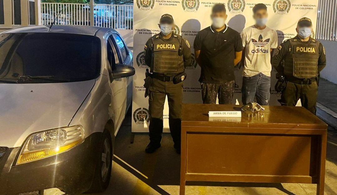 Por este hecho fueron capturadas dos personas y fue incautada el revolver con el que supuestamente lesionaron a la persona herida