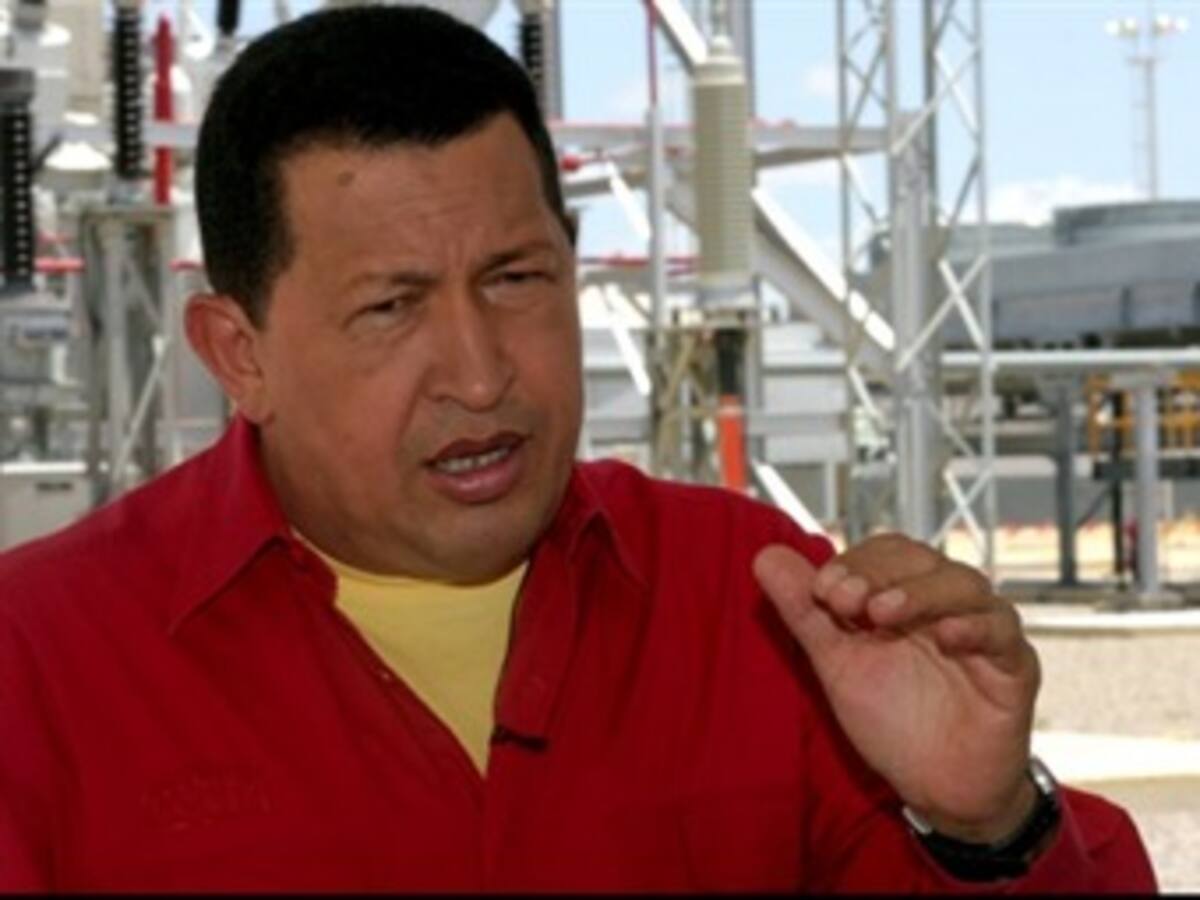 Chávez advierte sobre escalada bélica, ve 'imposible' recomponer relaciones con Uribe y critica acuerdo Colombia-EEUU