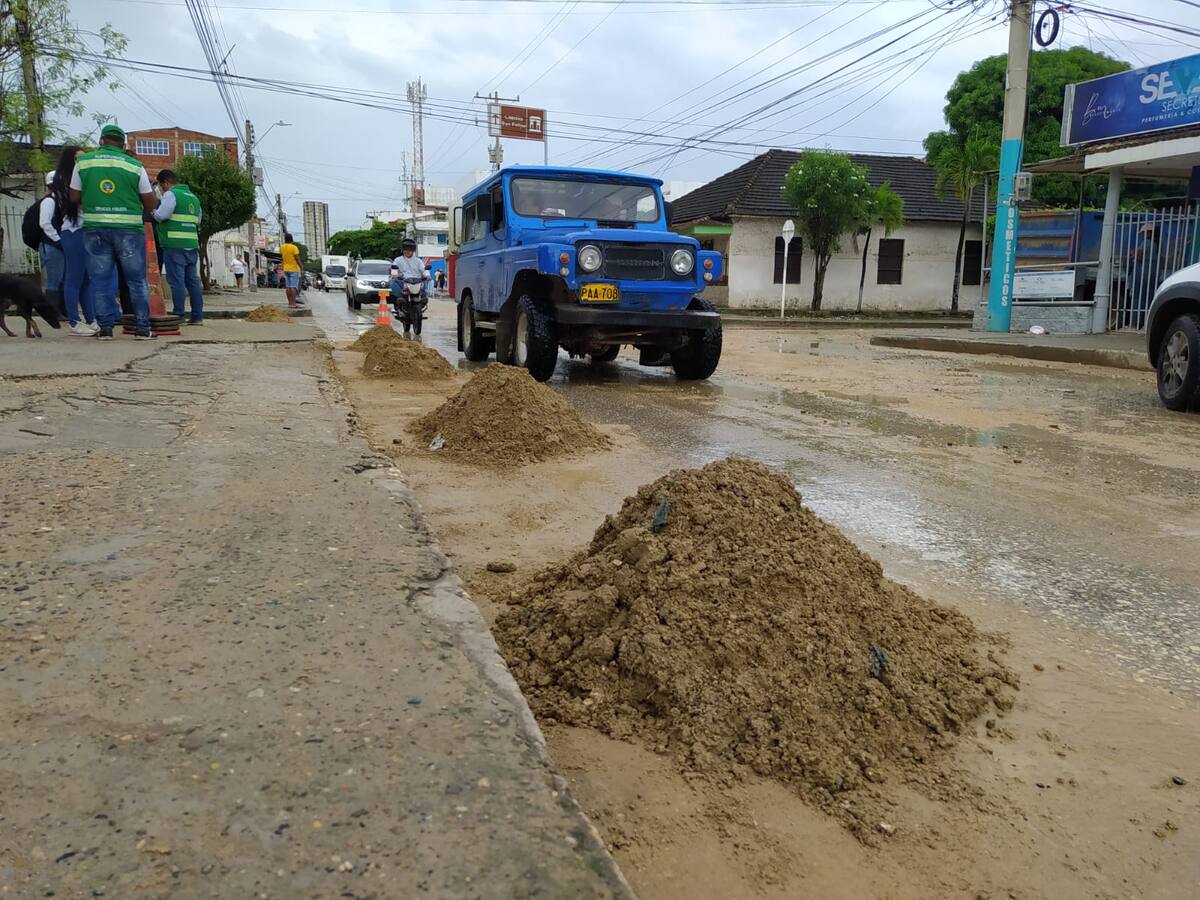 Inició limpieza de sedimentos en calles de Cartagena tras fuertes lluvias