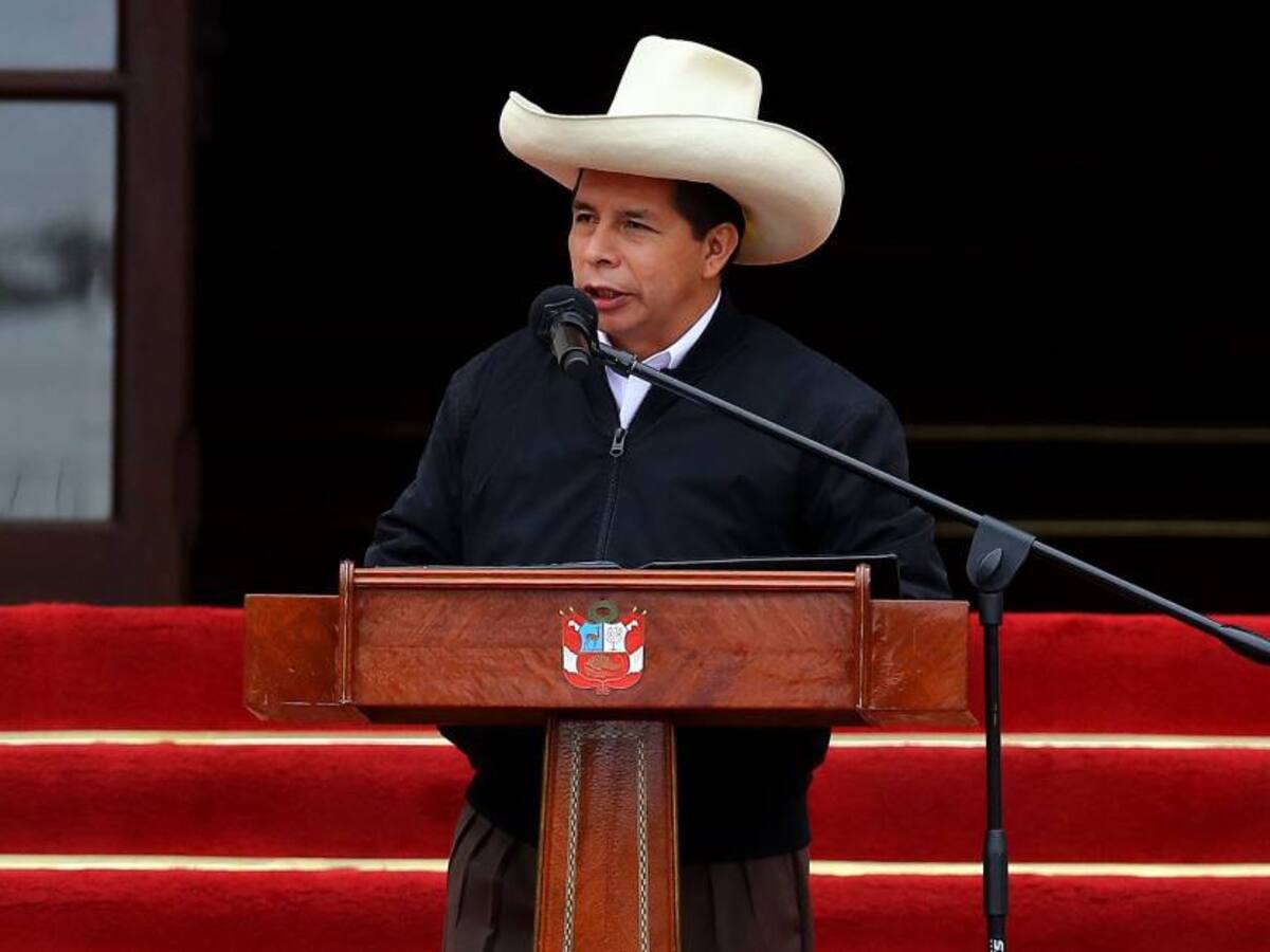 El presidente de Perú agradece al Congreso por rechazar su destitución