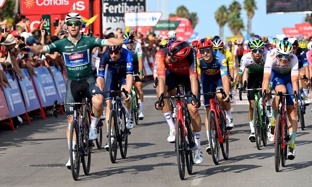 Kaden Groves se impone en la etapa 5 de la Vuelta España (Photo by JOSE JORDAN/AFP via Getty Images)