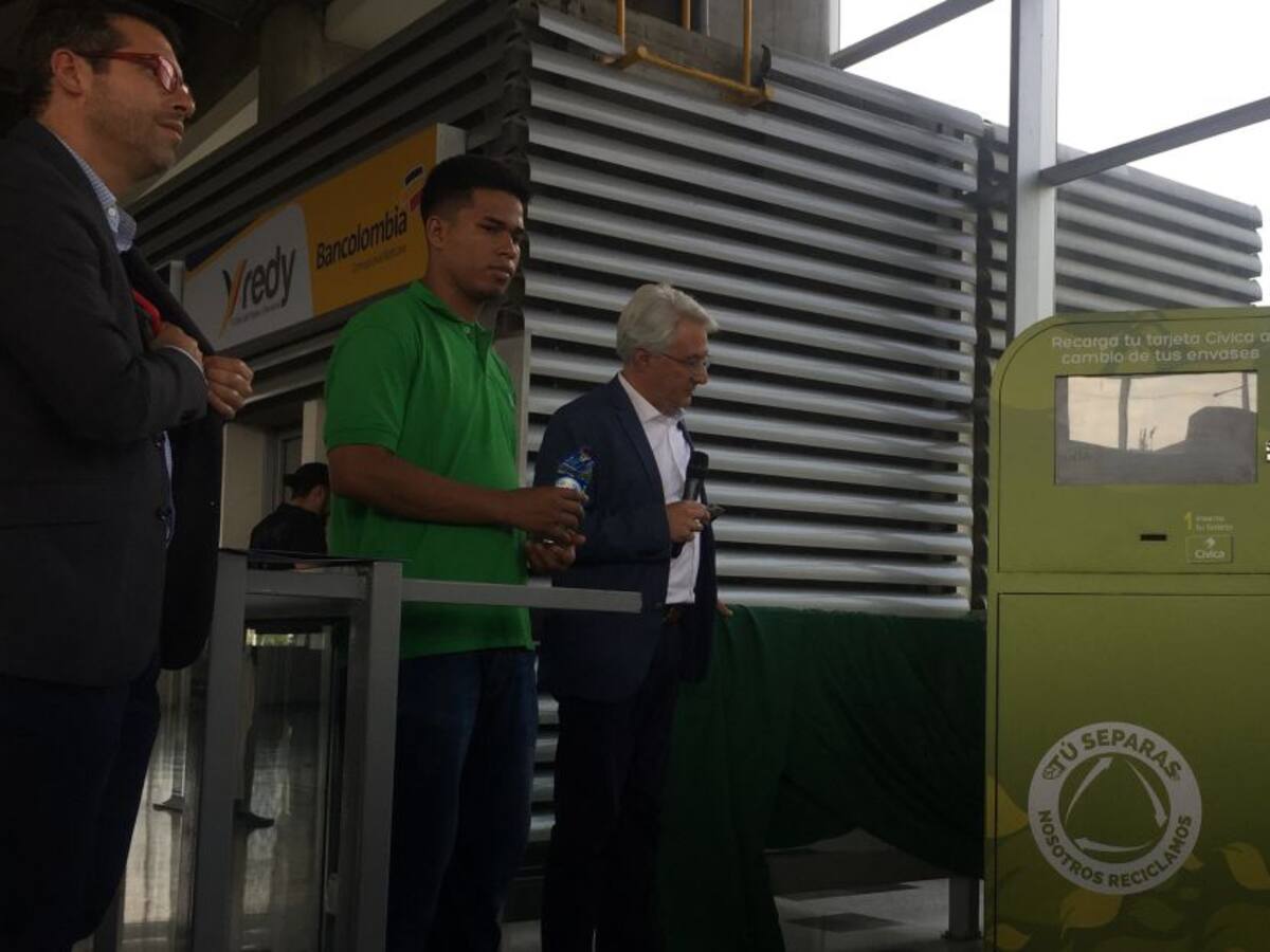 En el Metro, aumentan a 12 las máquinas que cambian botellas por recargas