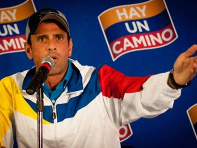 Capriles dice que posibilidad de asilo a Snowden en Venezuela es &quot;puro ruido&quot;