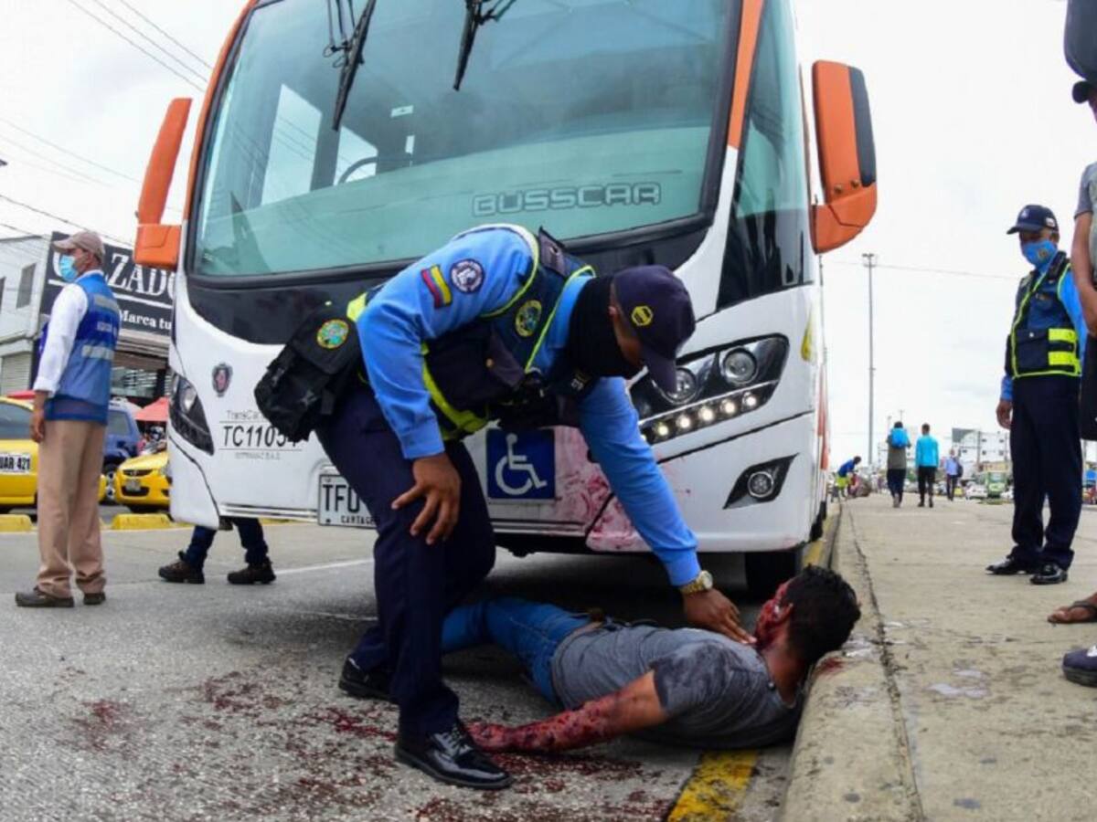DATT y Transcaribe lanzan campaña Peatón Heroico para prevenir accidentes