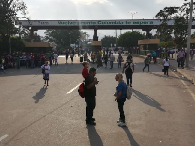 Frontera entre Colombia y Venezuela en el puente internacional Simón Bolívar