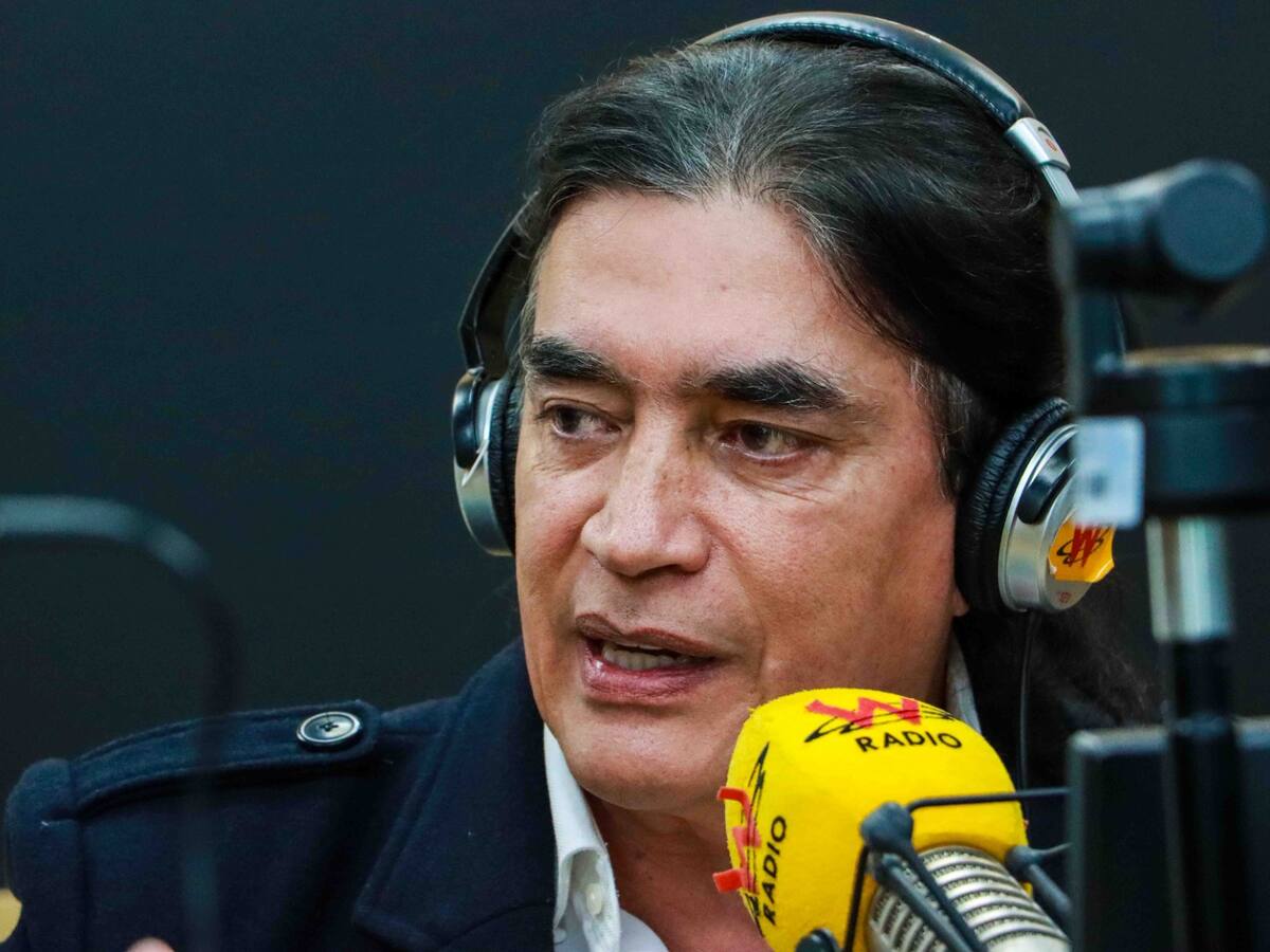 Petro no me entregaría un cheque chimbo: Gustavo Bolívar