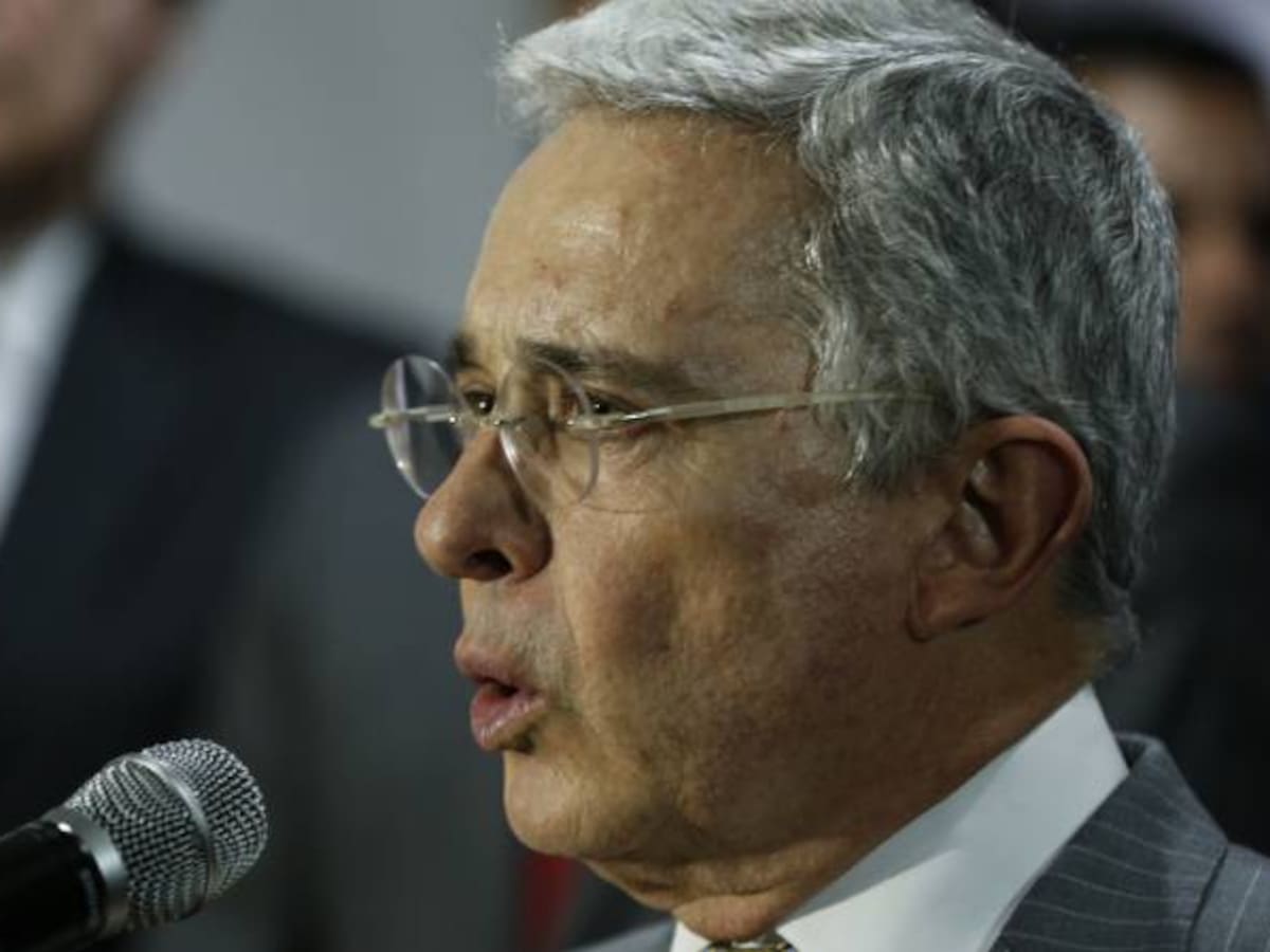 El último intento del expresidente Uribe para salvar la coalición del No