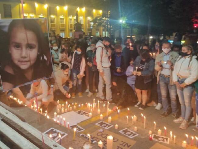 Velatón después de conocida la muerte de María Ángel Molina Tangarife.