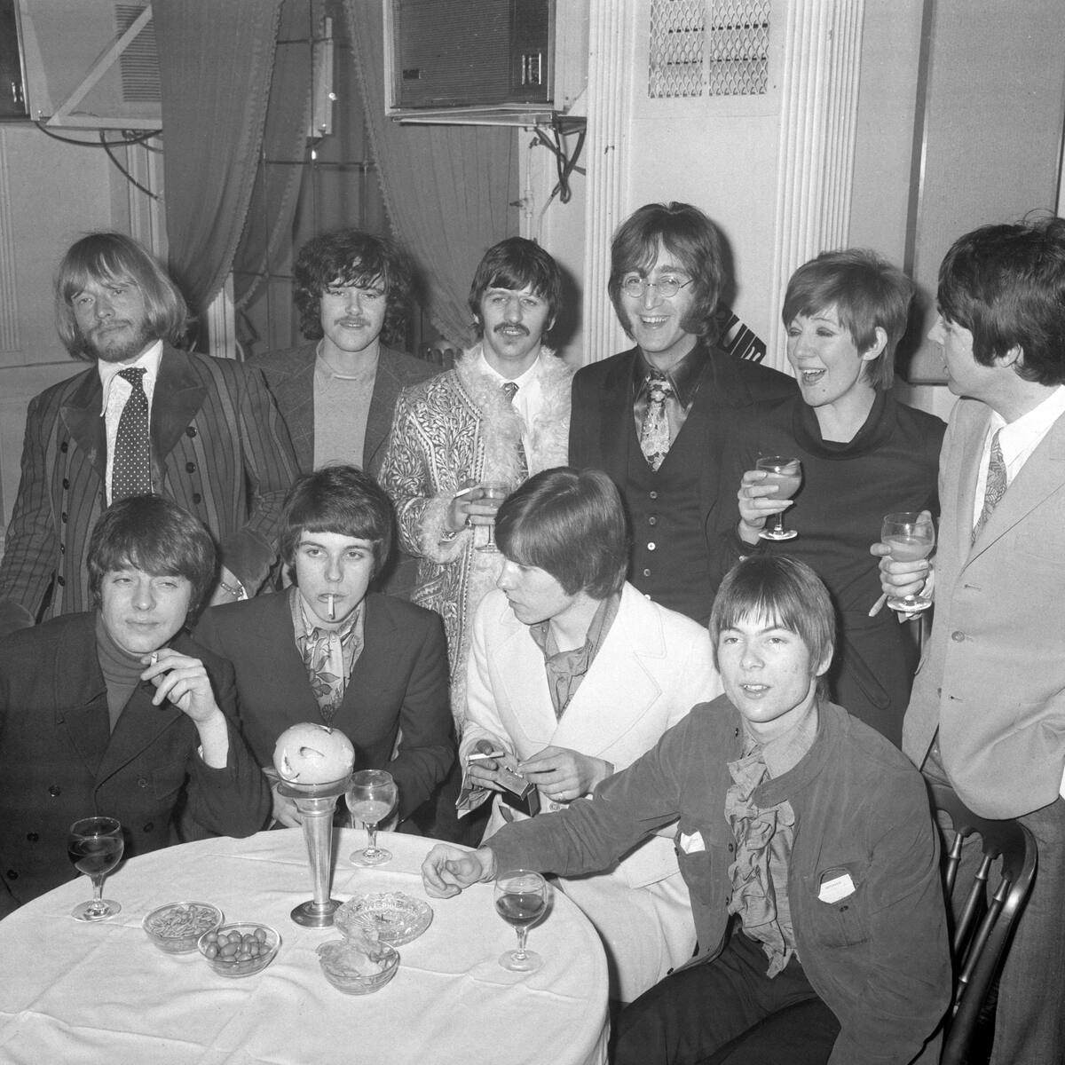 The Beatles en Colombia, el club de los 27 y Sinatra y la mafia: Bellón revela datos inéditos del rock