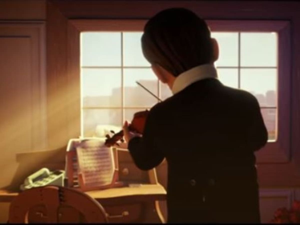 Anciano pensaba que todas las noches le aplaudían a él y no a los médicos