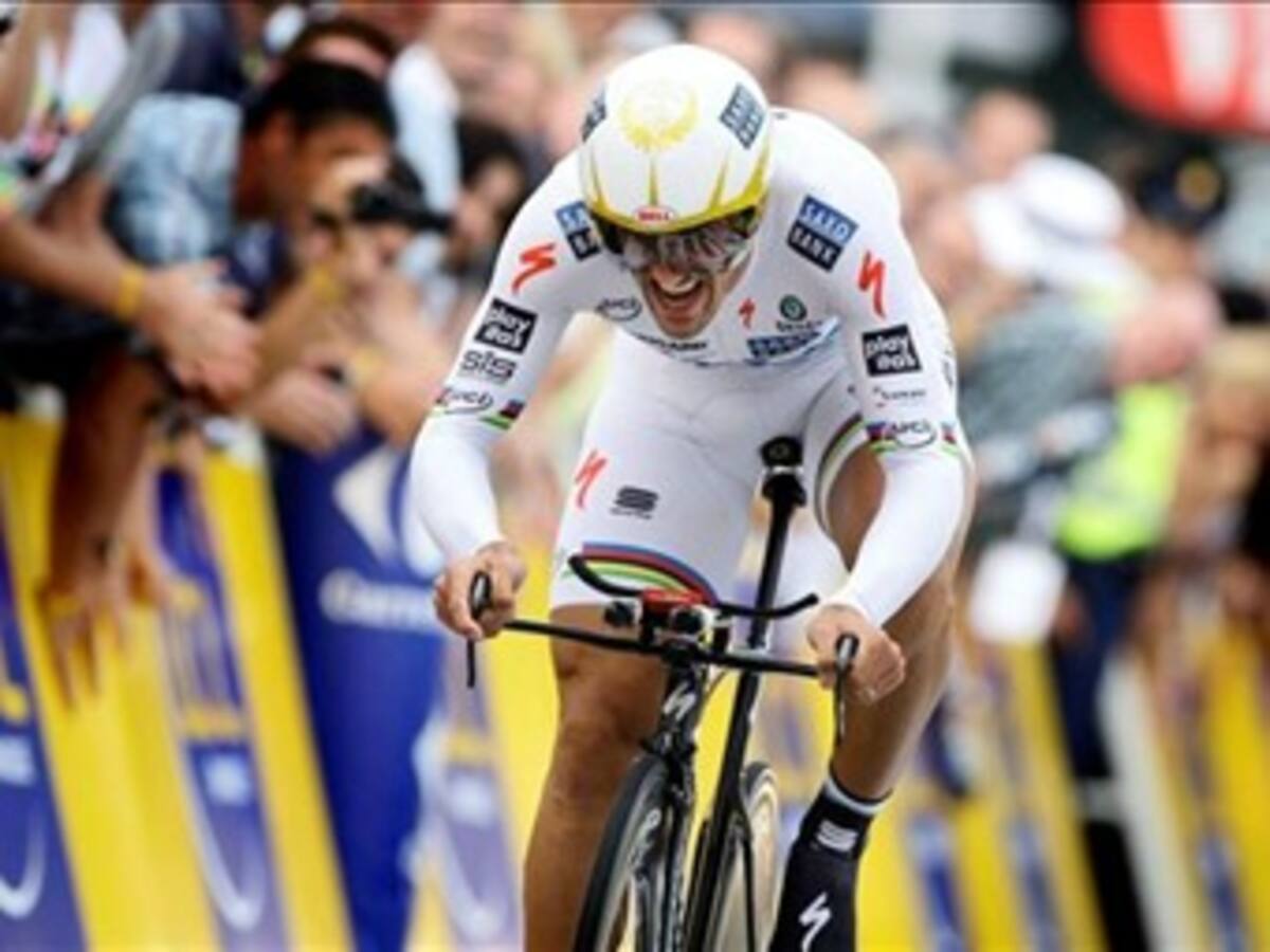 Cancellara gana primera etapa del Tour y se endosa el maillot amarillo