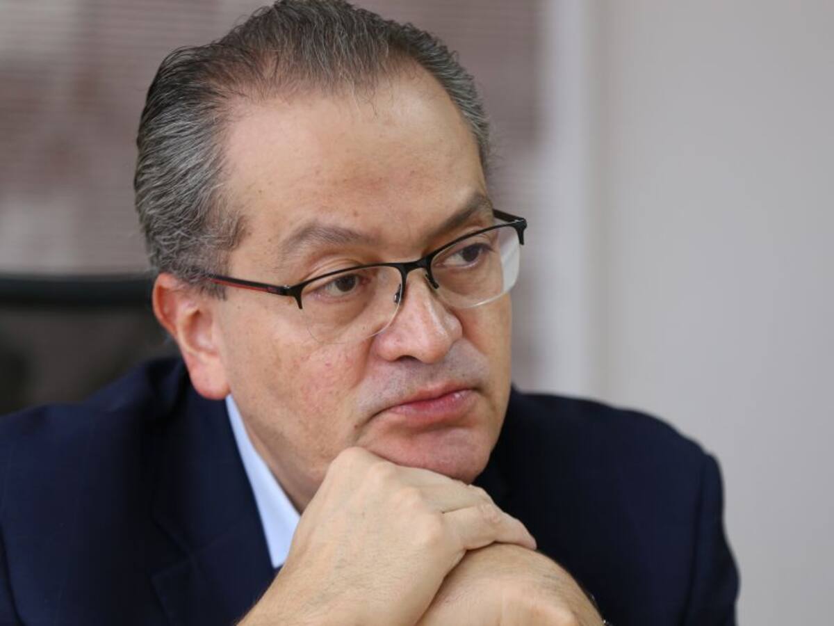 Exprocurador Carrillo propone una consulta popular para terminar el paro