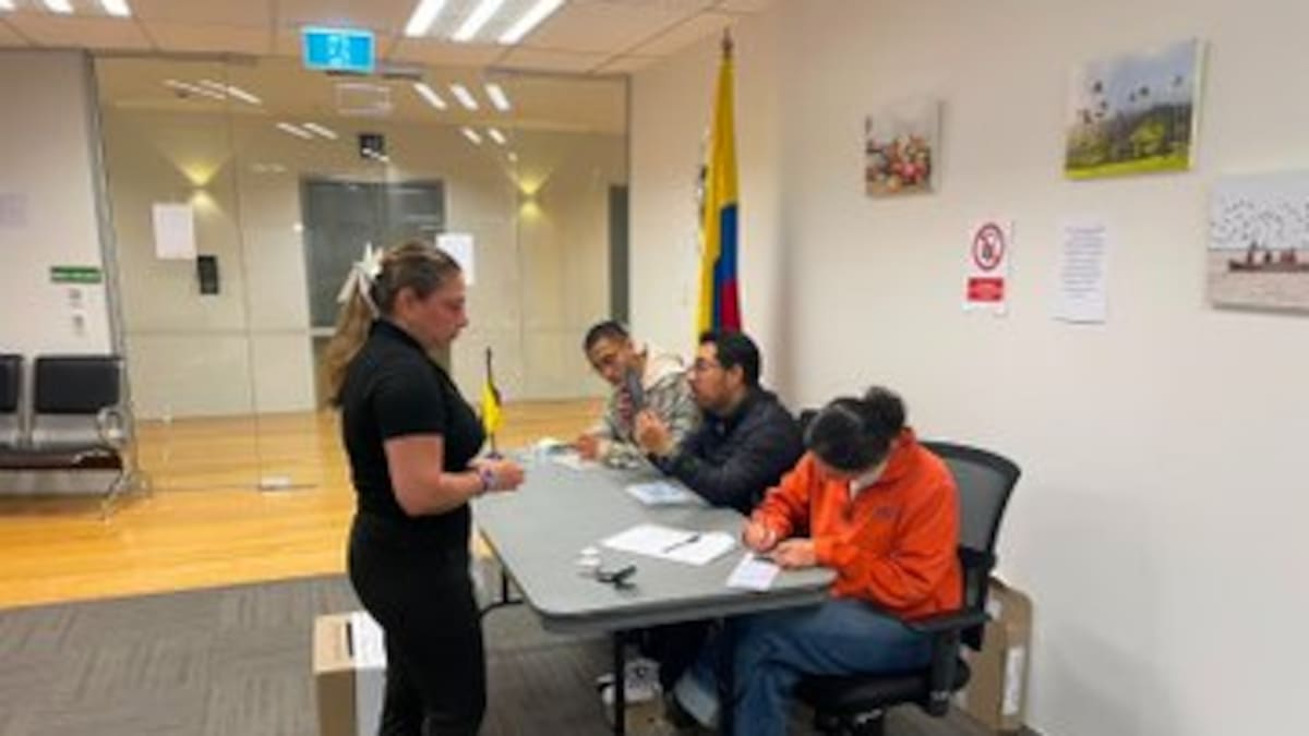 Con el primer voto en Nueva Zelanda arrancó la segunda vuelta presidencial de Colombia en el exterio