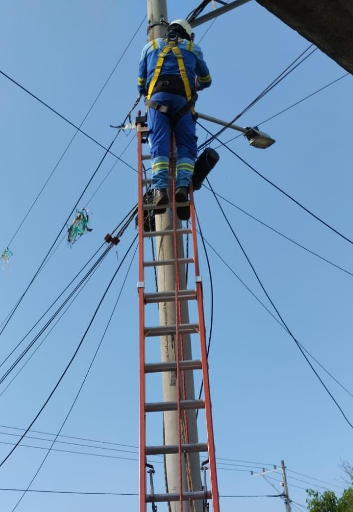 Trabajos eléctricos en sectores de  Santa Marta y circuitos del Magdalena . Air-e