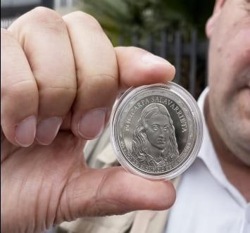 Por la moneda conmemorativa Policarpa Salavarrieta ofrecen hasta $400.000