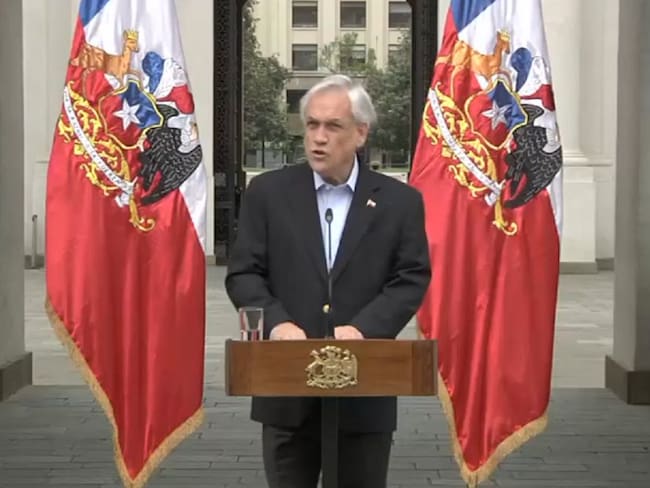 Piñera pide a todos sus ministros poner sus cargos a disposición