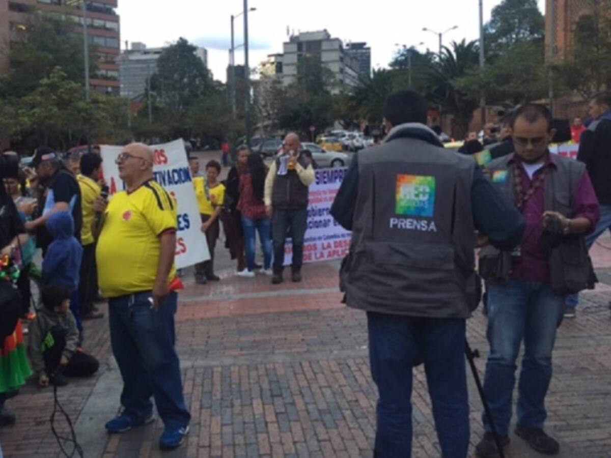 Con papayera inició la protesta de taxis en Bogotá