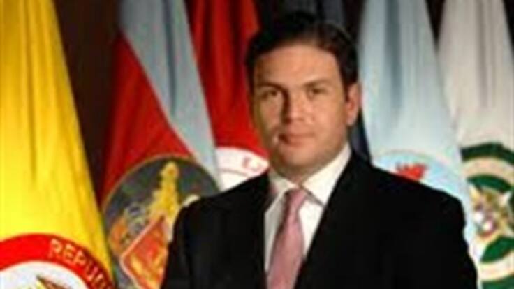 Resumen 8:00 am: Gobierno defenderá la reforma al Fuero Penal Militar