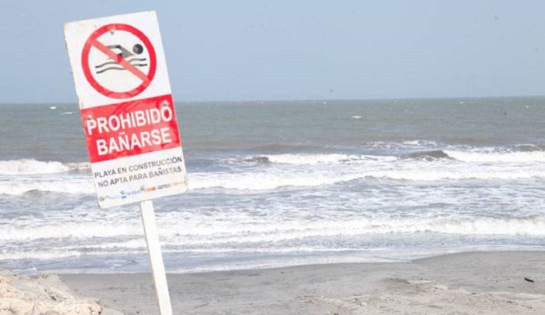 Al parecer, la víctima se habría resbalado cuando perseguía a un cangrejo por uno de los espolones del sector