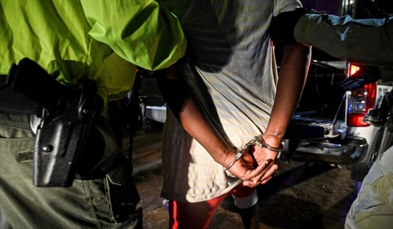 ¿La Policía está usando mal sus "armas no letales"?. Foto: Getty Images / LUIS ROBAYO