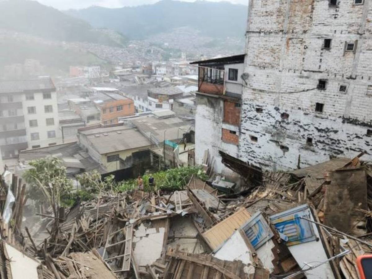 Inmueble en deficientes condiciones estructurales colapsó en la Av. Santander de Manizales