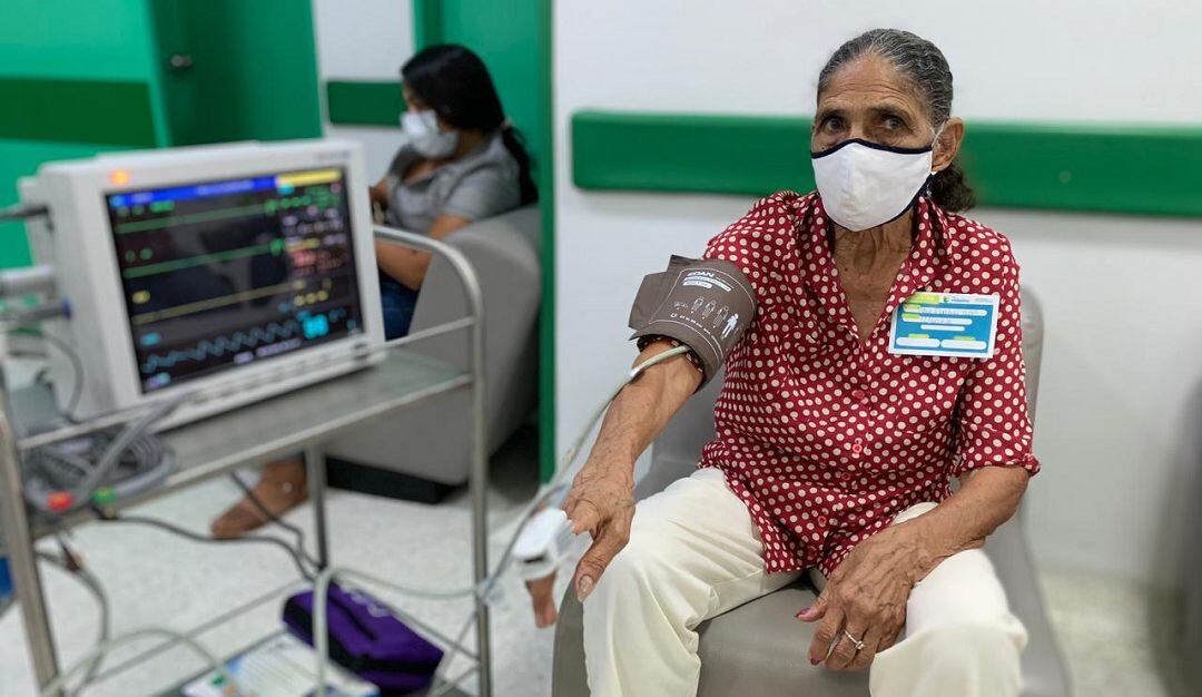 Vacunación contra el COVID-19 en mayores de 80 años.