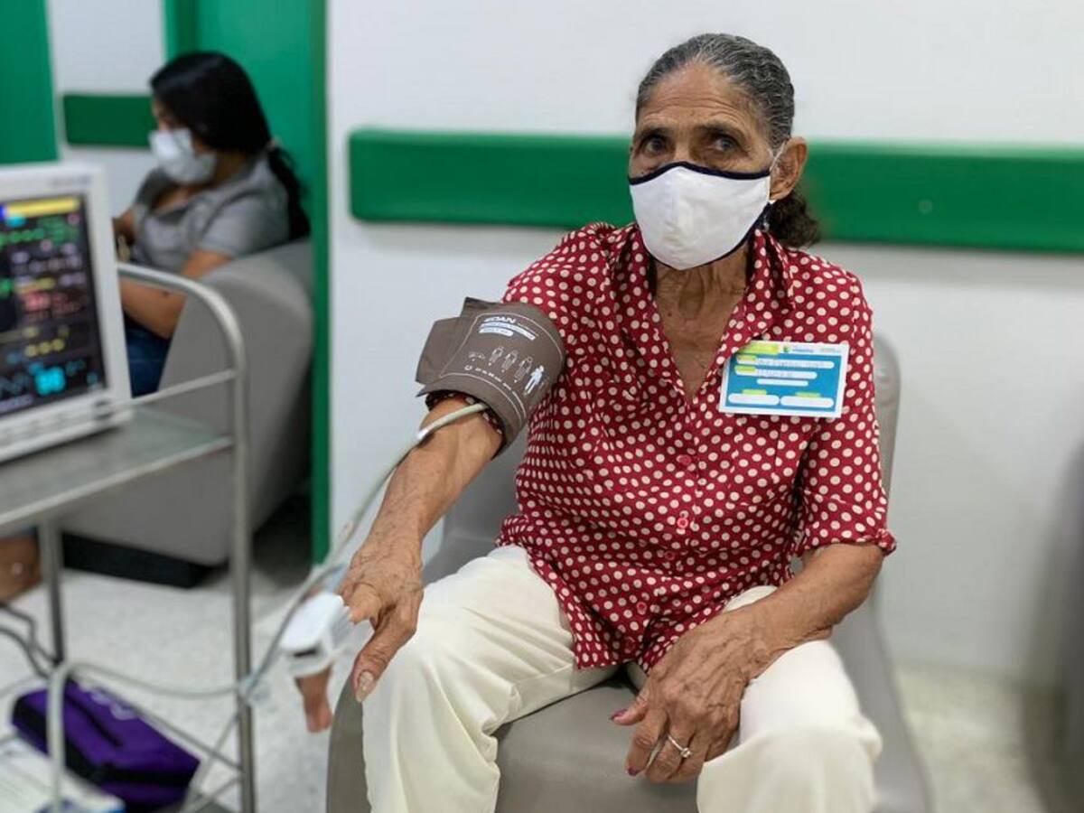Pico y cédula para vacunación contra el COVID-19 en hospitales de Montería