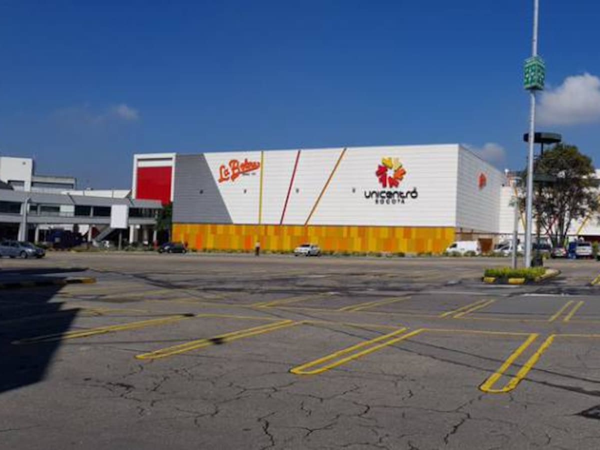 Por falsa alarma desalojan centro comercial Unicentro en Bogotá