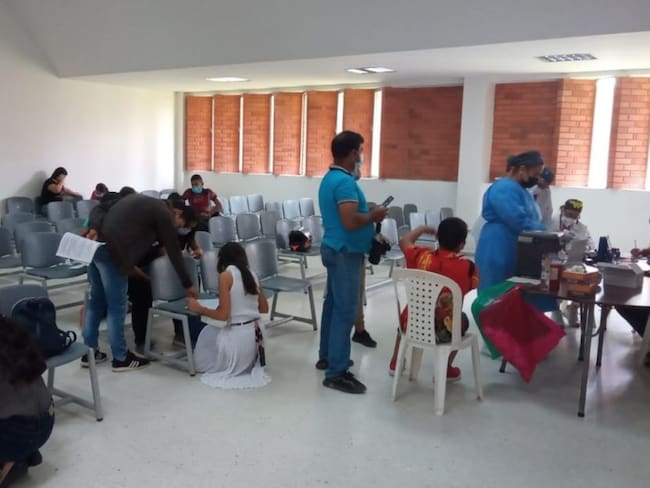 Vacunación en colegios con baja presencialidad