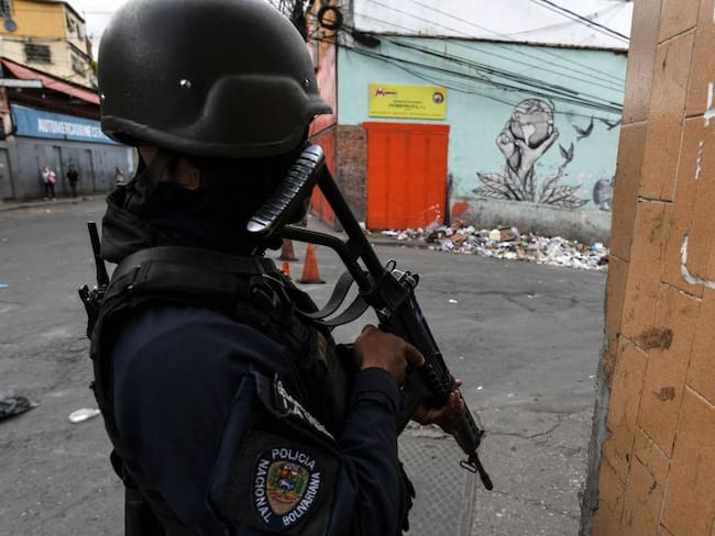 Presencia policial en el sector de La Vega, en Caracas (Venezuela).