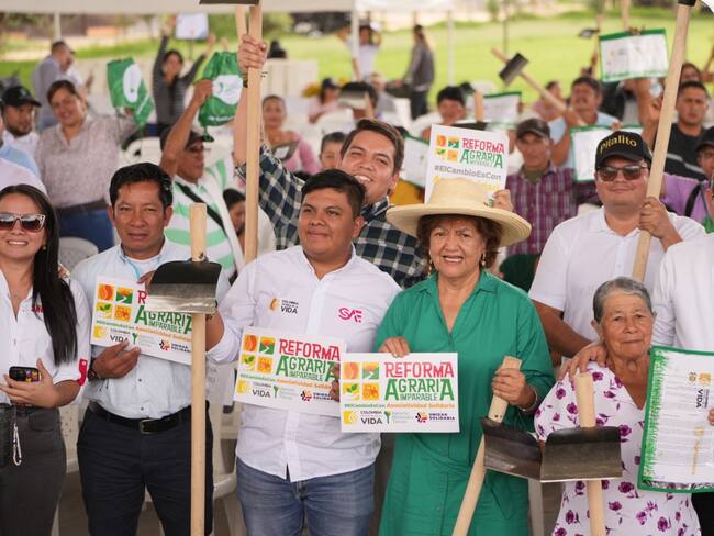 Gobierno entregó más de 6.000 hectáreas a campesinos en 11 municipios de Colombia