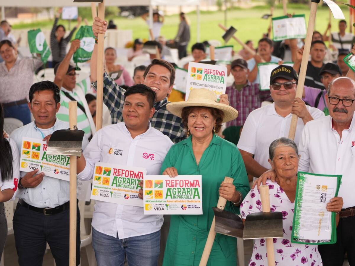 Gobierno entregó más de 6.000 hectáreas a campesinos en 11 municipios de Colombia