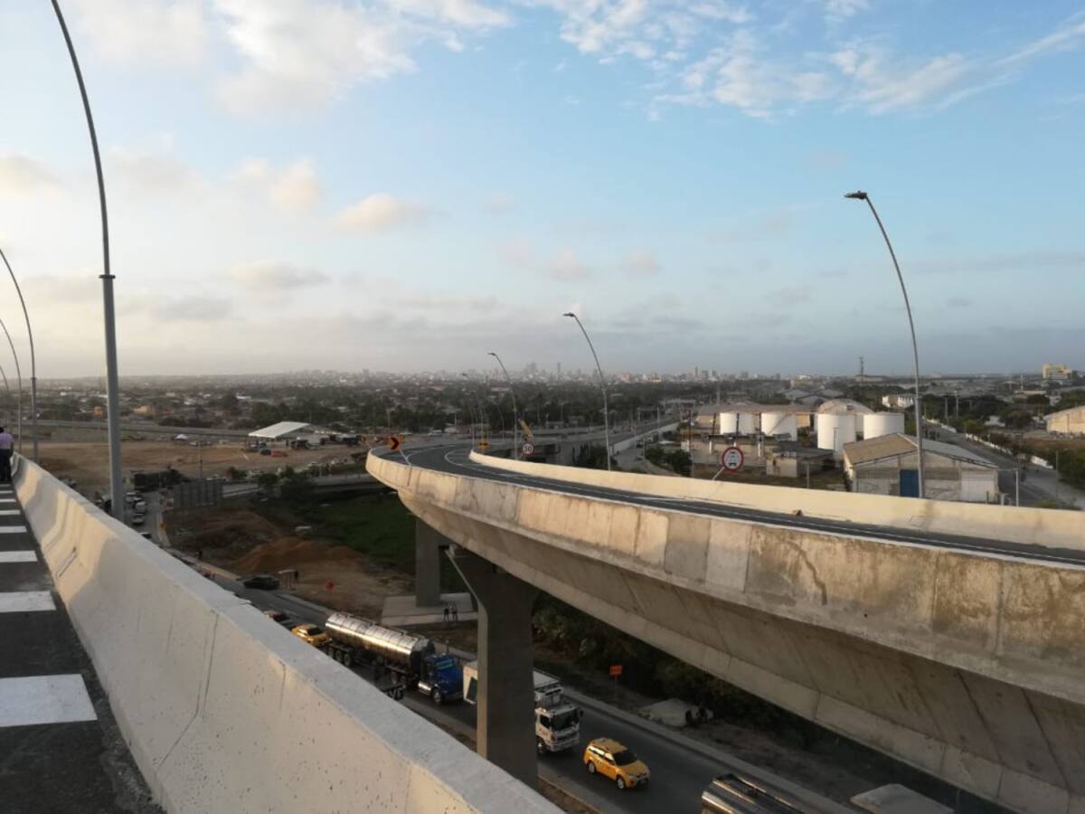 Este viernes cuando se ponga en funcionamiento, los vehículos podrán transitar en seis carriles, tres en cada dirección, y podrán circular hasta 80 kilómetros por hora, esta zona tiene 38 metros de ancho