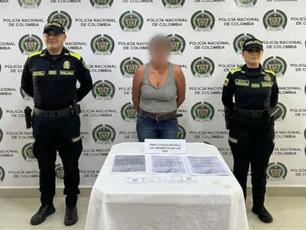 Sorprenden a mujer entregando panfletos extorsivos de las disidencias en Rovira, Tolima